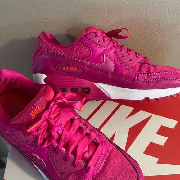 Nike Women's Pink Air Max 90 ‘Valentines Day’ - Picture 3 of 5